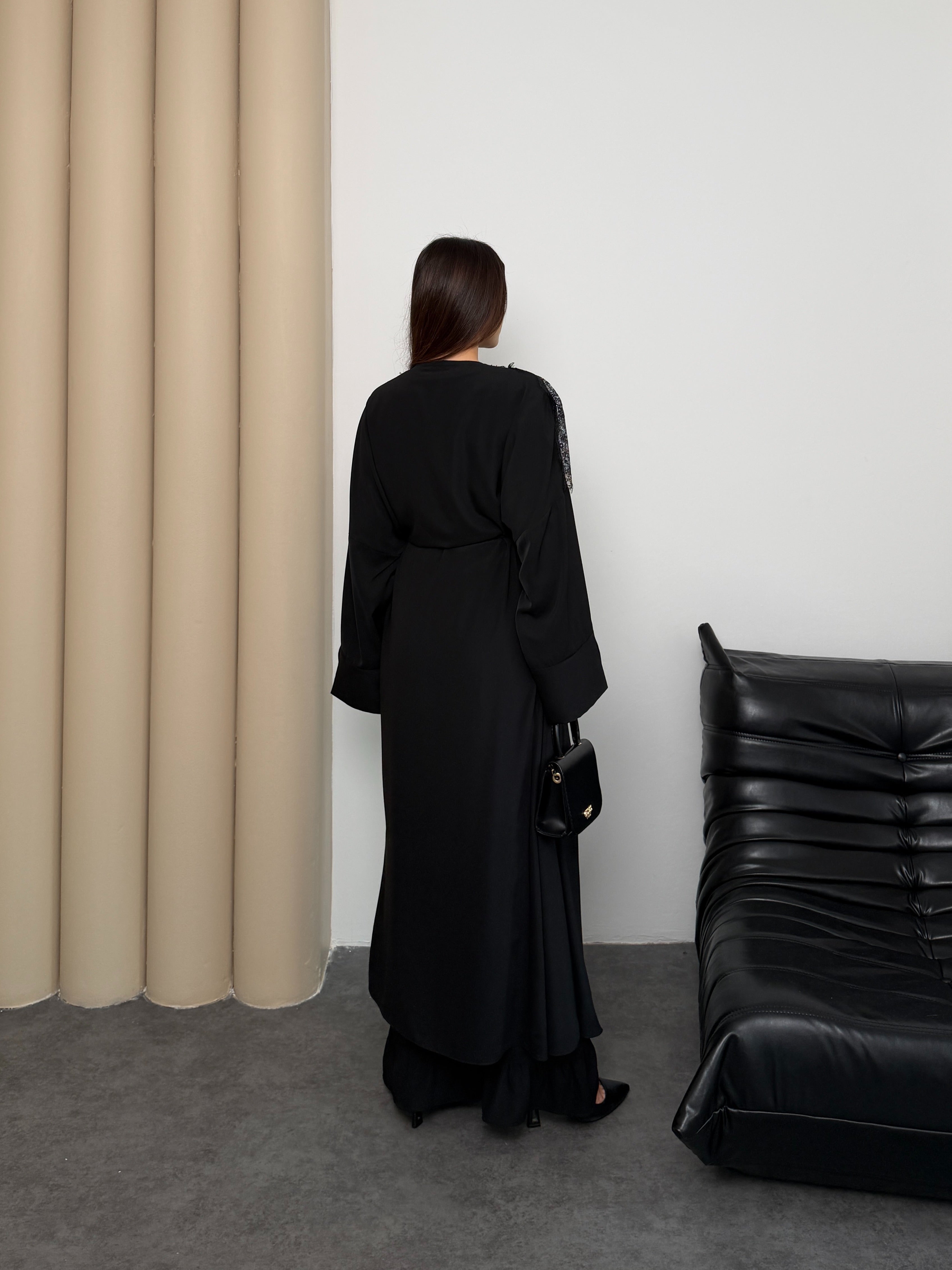 Siyah Omuzu Dantel Detay Abaya Dubai Krep