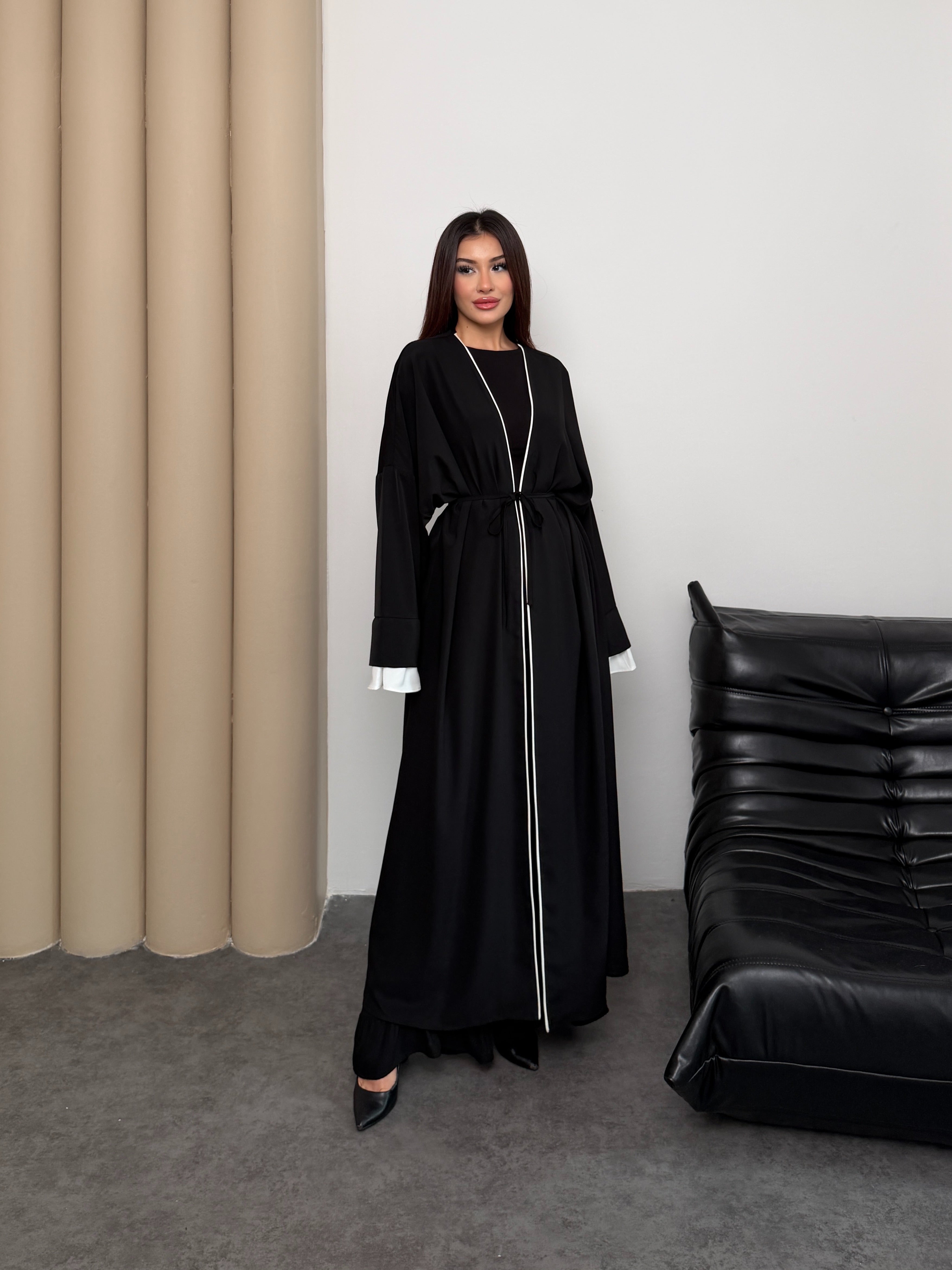 Beyaz Biye Detaylı Kol Ucu Fırfırlı Abaya