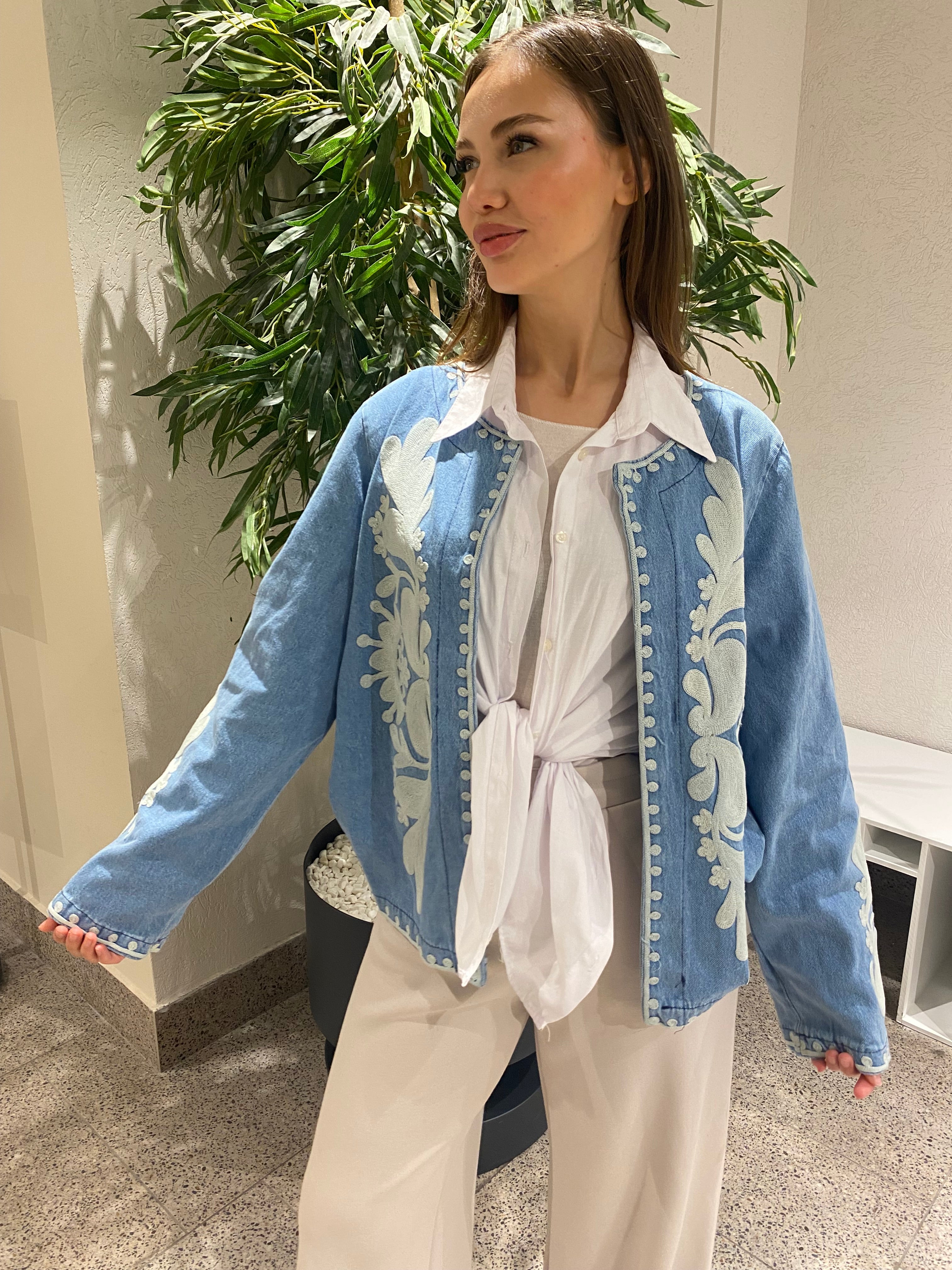 Nakışlı Standart Beden Kadın Denim Ceket